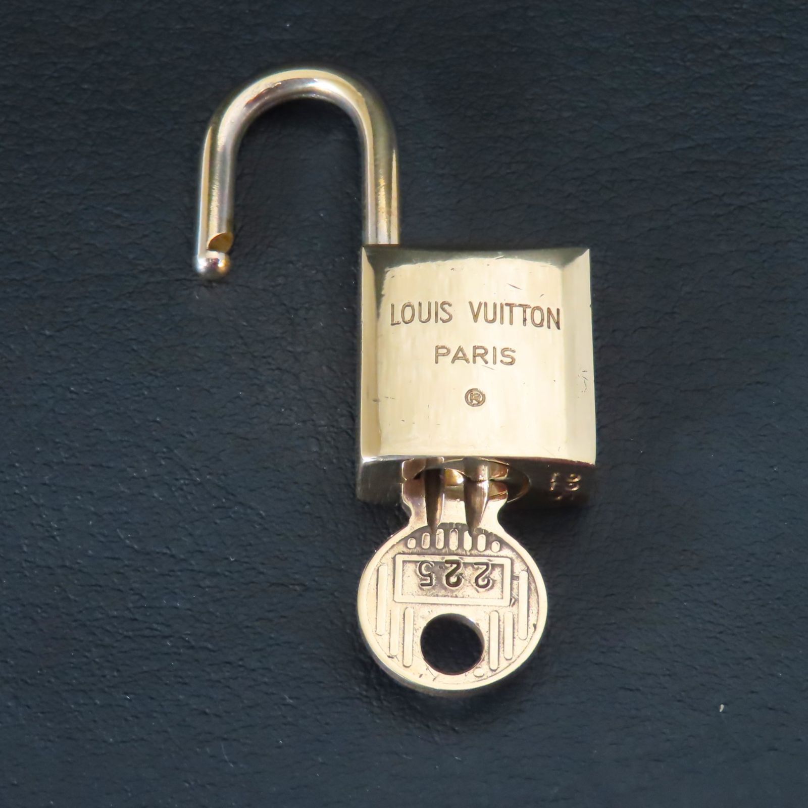 LVルイ・ヴィトン 鍵 カデナ パドロック キー 南京錠 ９点 楽天市場】LOUIS VUITTON ルイ ヴィトン カデナ パドロック 旧型