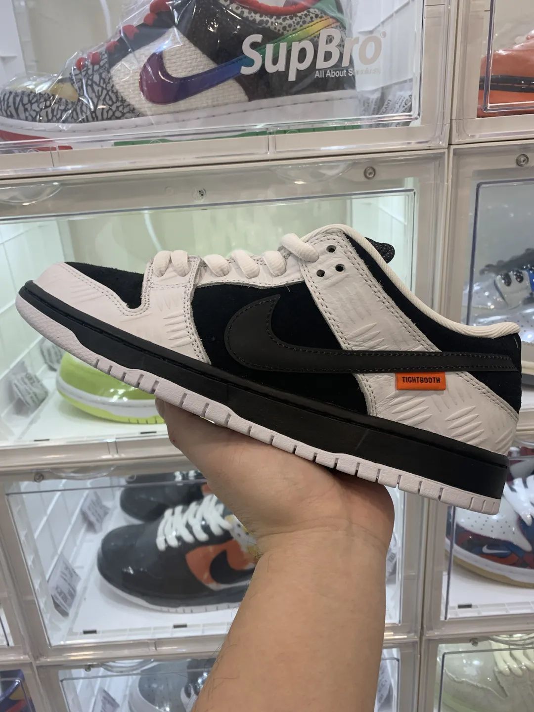 新品NIKE ナイキ スニーカー  TIGHTBOOTH × SB Dunk Low Pro QS タイトブース × SB ダンク ロー プロ QS スニーカー ブラック系 ホワイト系