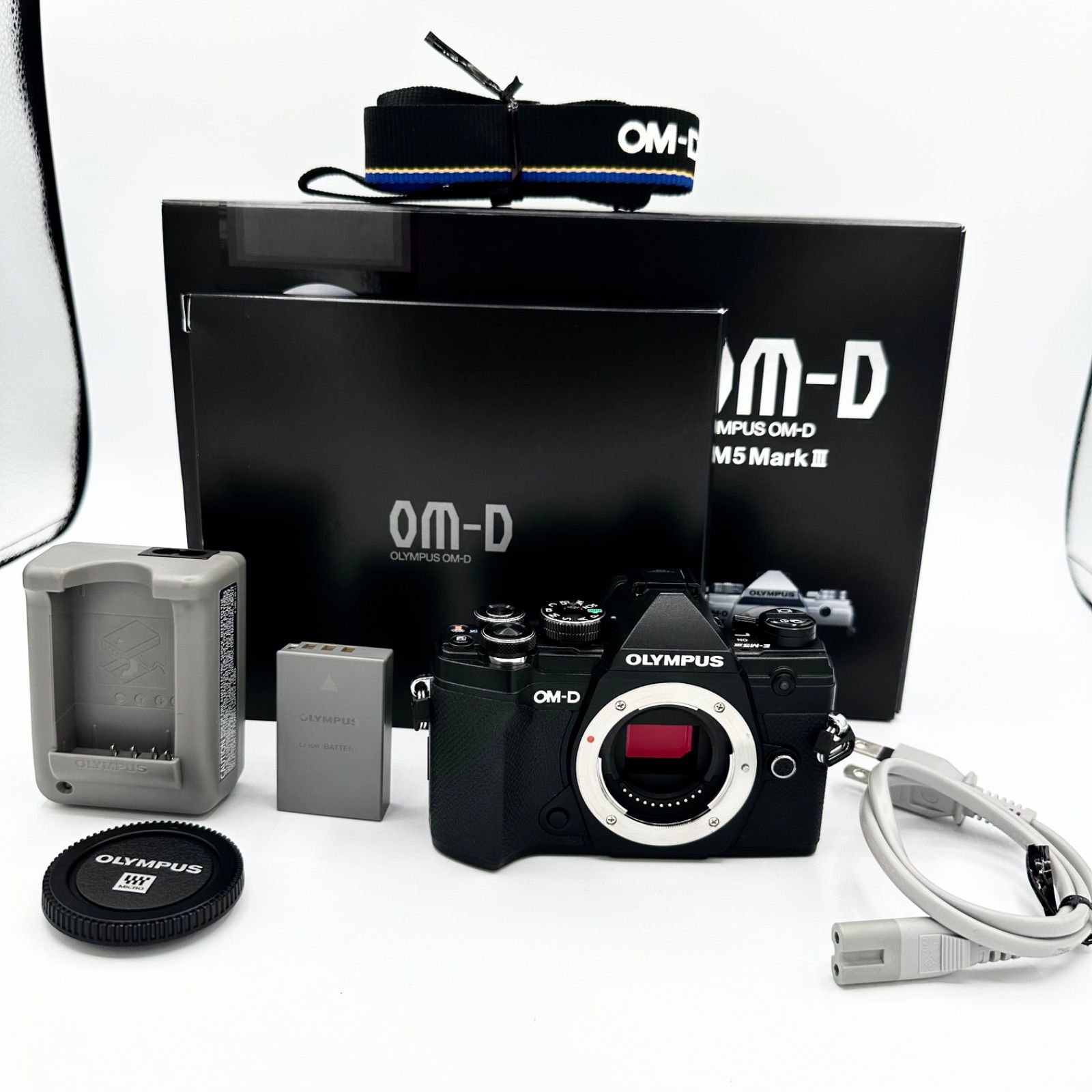 3583ショット OLYMPUS ミラーレス一眼カメラ OM-D E-M5 MarkIII ボディー ブラック