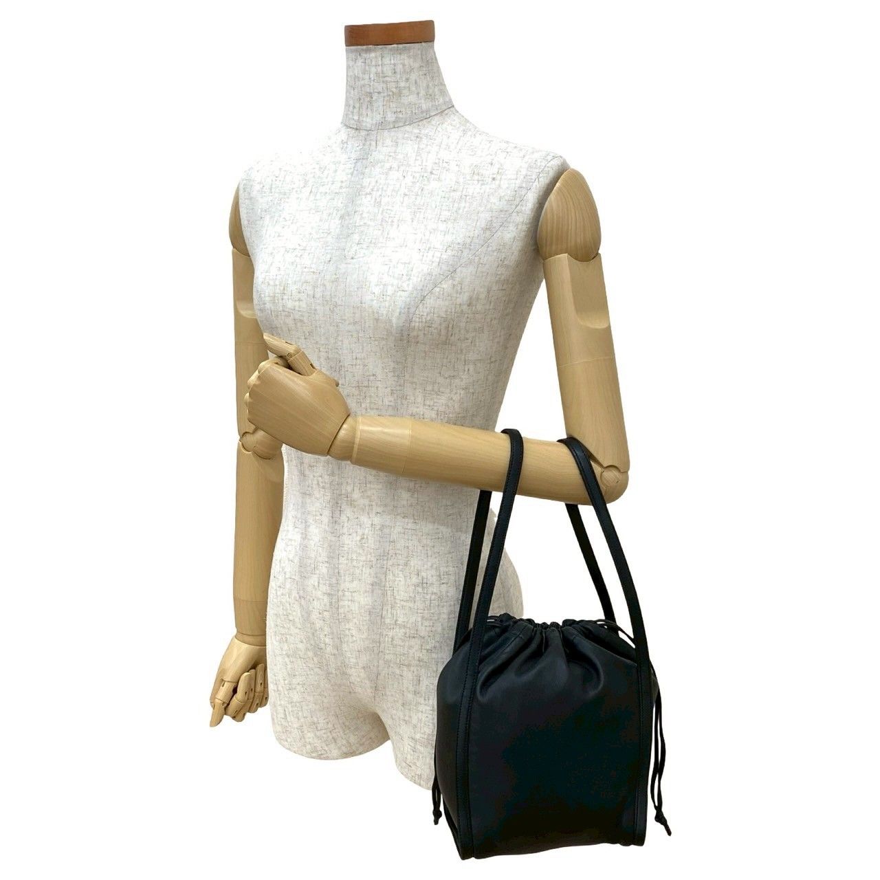 極美品✨ロエベ LOEWE ナッパレザー 巾着 ショルダー ロゴ入 2way 極 美品 希少品 LOEWE ロエベ ロゴ 型押し ナッパ レザー 本革