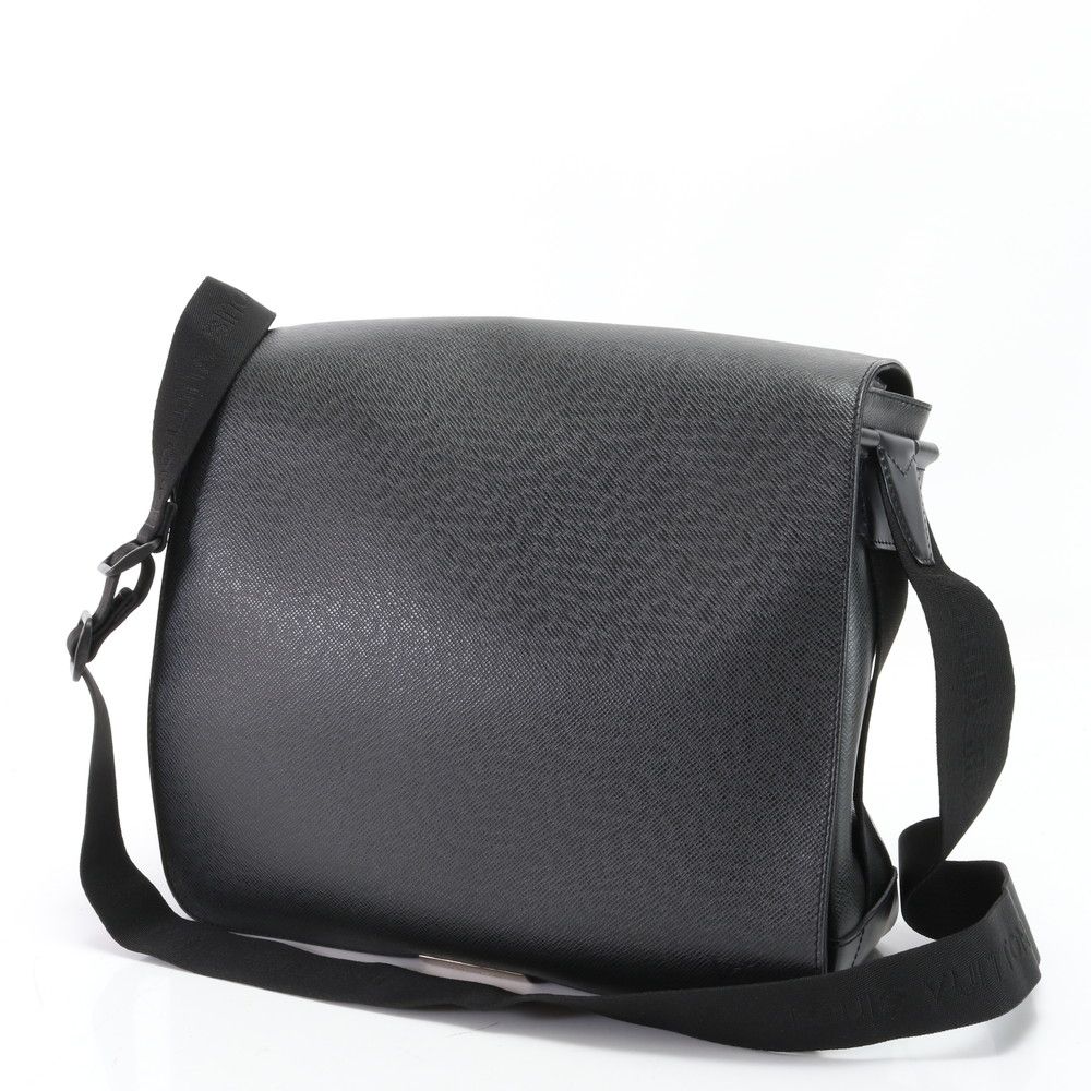 極美品 ルイヴィトン タイガ ヴィクトール M30142 レザー ショルダー  