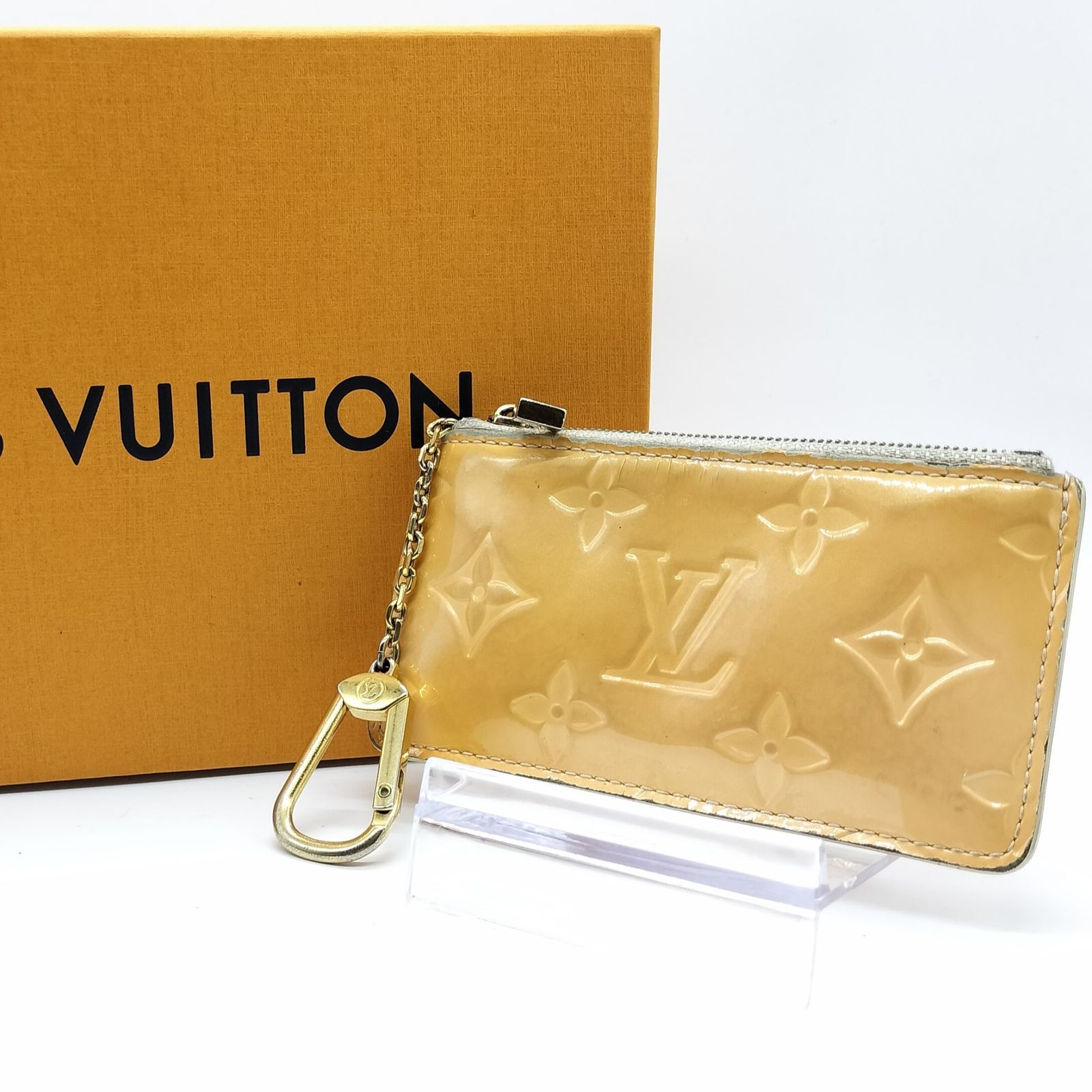 【モノグラム・ヴェルニの艶やかさ✨】　ルイヴィトン LOUIS VUITTON　キーケース コインケース ヴェルニ モノグラム ゴールドチェーン　ベージュ