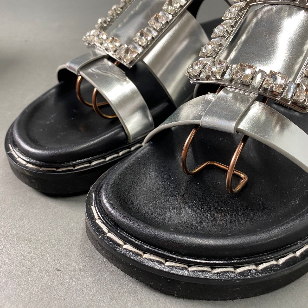 Roger Vivier ヴィヴ レンジャー レザー サンダル 38 ロジェ