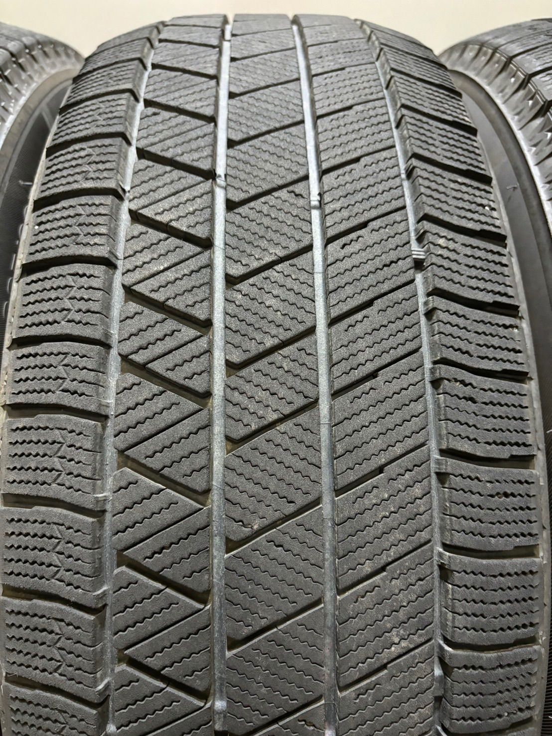 ★225/60R17 BRIDGESTONE/VRX3 21年製 スタッドレス 4本 ブリヂストン ブリザック アルファード ヴェルファイア (2-G357)