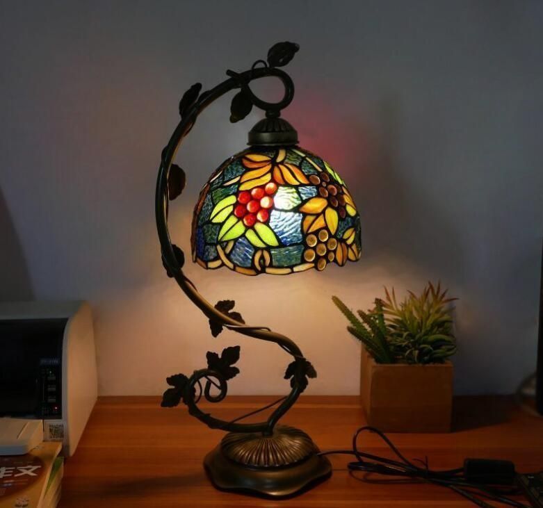 感溢れる ステンドグラスランプ アンティーク調 テーブルランプ ナイトスタンド レトロ デスクライト 受注生産品