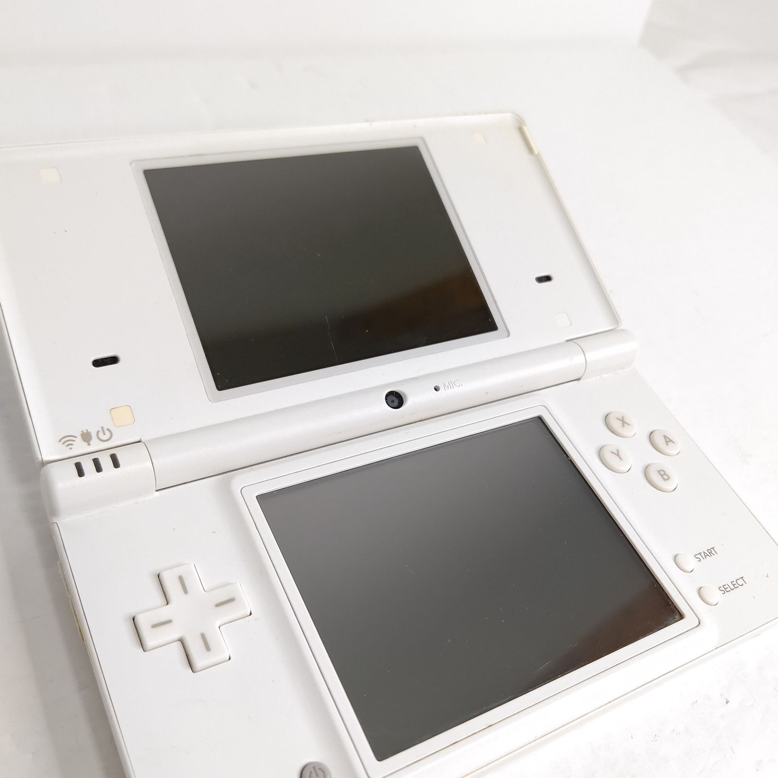 Nintendo　ニンテンドーDSi ホワイト　美品　任天堂　ゲーム機 箱ありセット