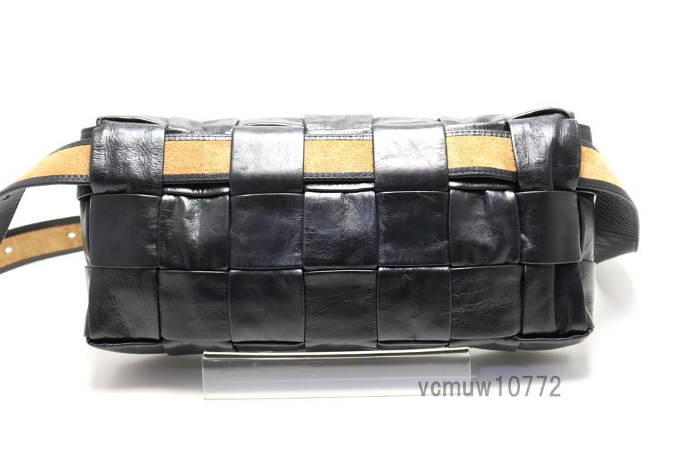 極美品 BOTTEGA VENETA ボッテガ カセット ボディバッグ レザー ボッテガ カセット クロス ボディ バッグ bv 編み込み