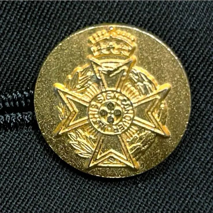 美品 インゲボルグ エンブレムロゴワッペン付 金ボタン 肉厚ツイード