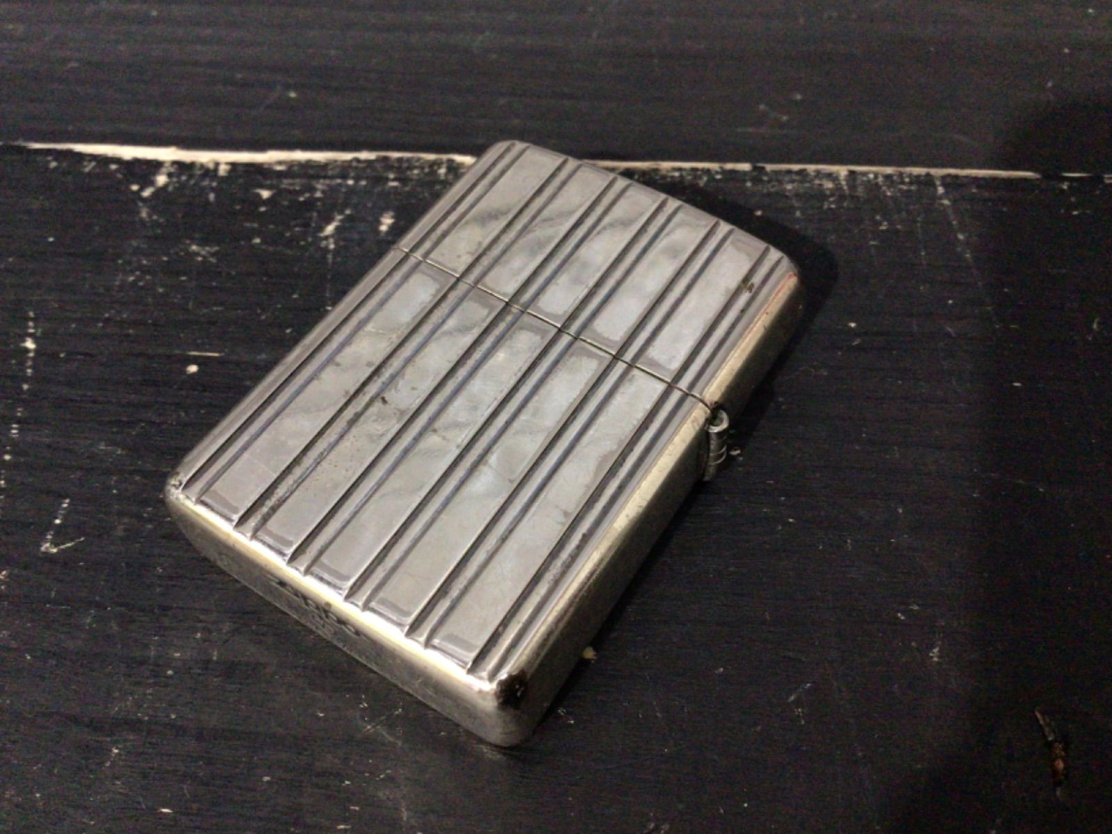 ZIPPO 2005年8月製 ARMOR ストライプ 彫刻 【公式通販】