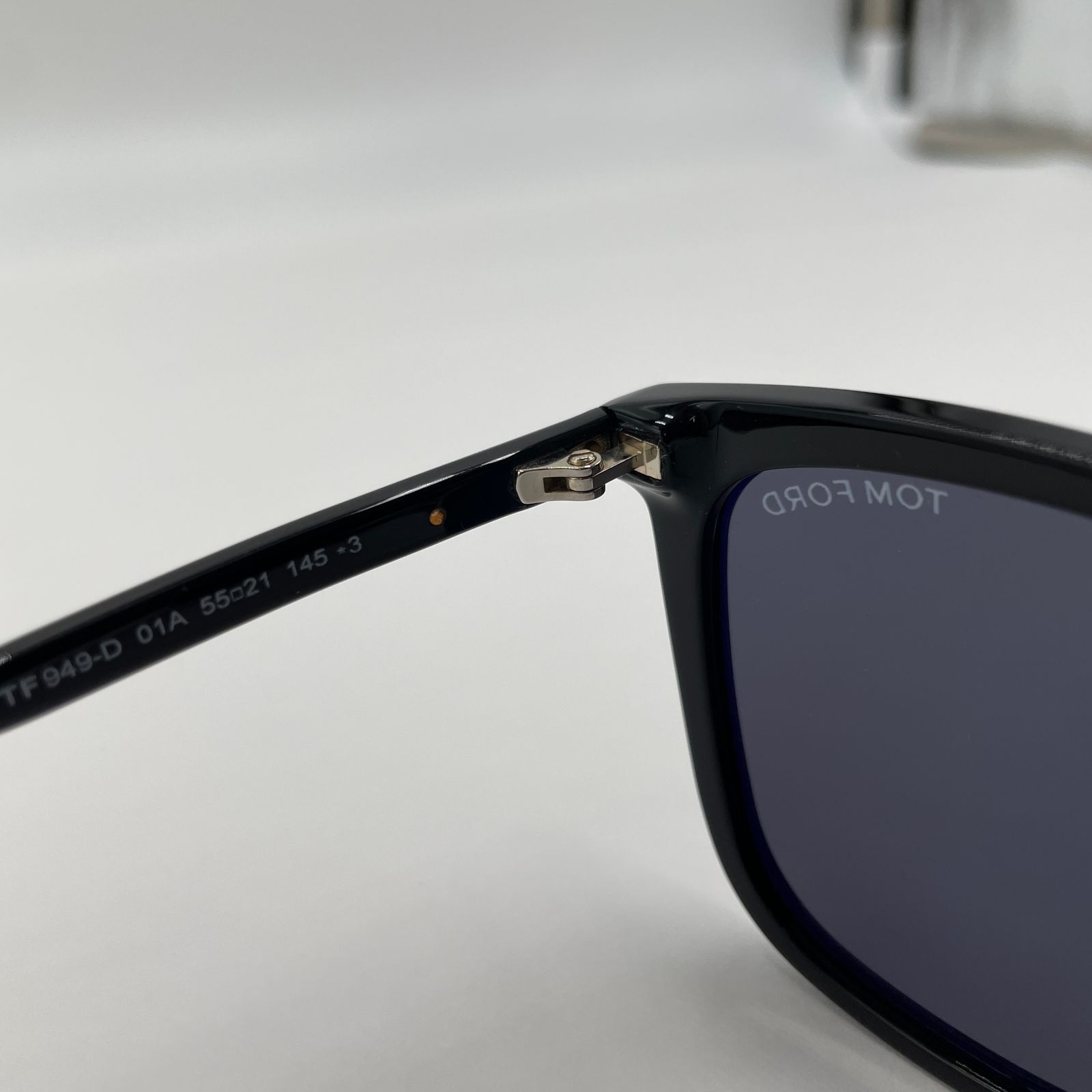 美品 未使用 TOM FORDトムフォード サングラス TF949-D/01A 【C5049-60 