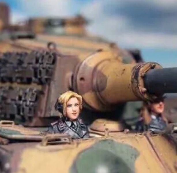 ジオラマ 女性兵士 上半身 4体 1/35スケール 戦車用 戦争 兵隊 アーミー ミリタリー 樹脂 未塗装 未組立 フィギュア ミニチュア 768 -  メルカリ