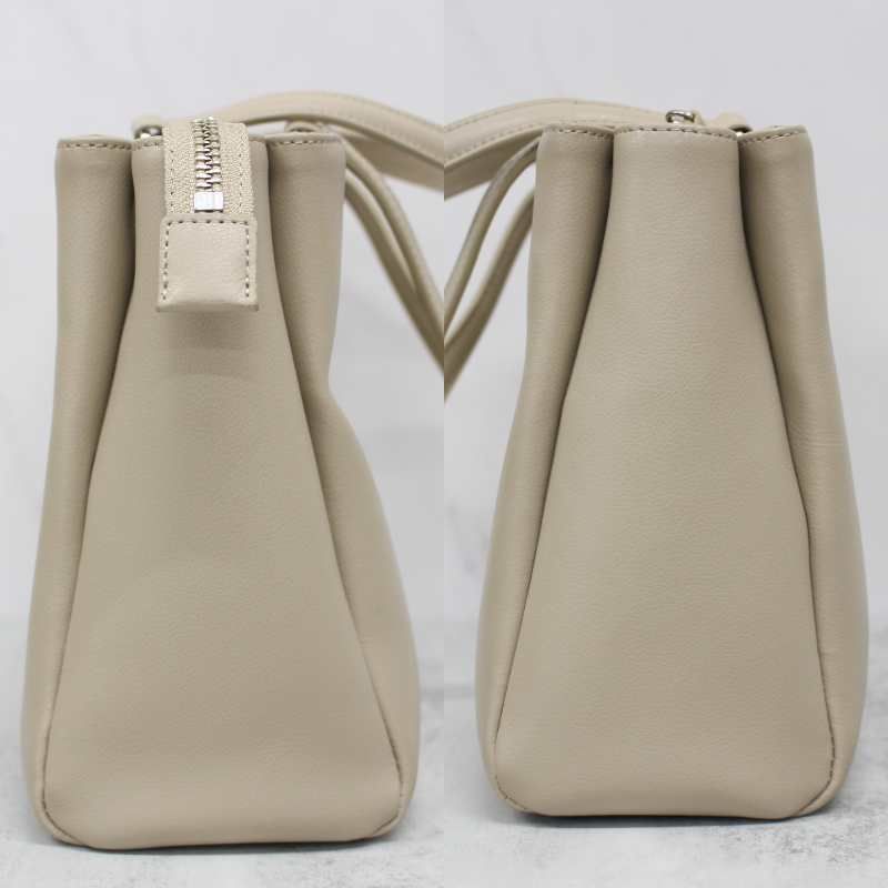 S812)agnes b. bモチーフハンドバッグ ベージュ NS08-01 - メルカリ