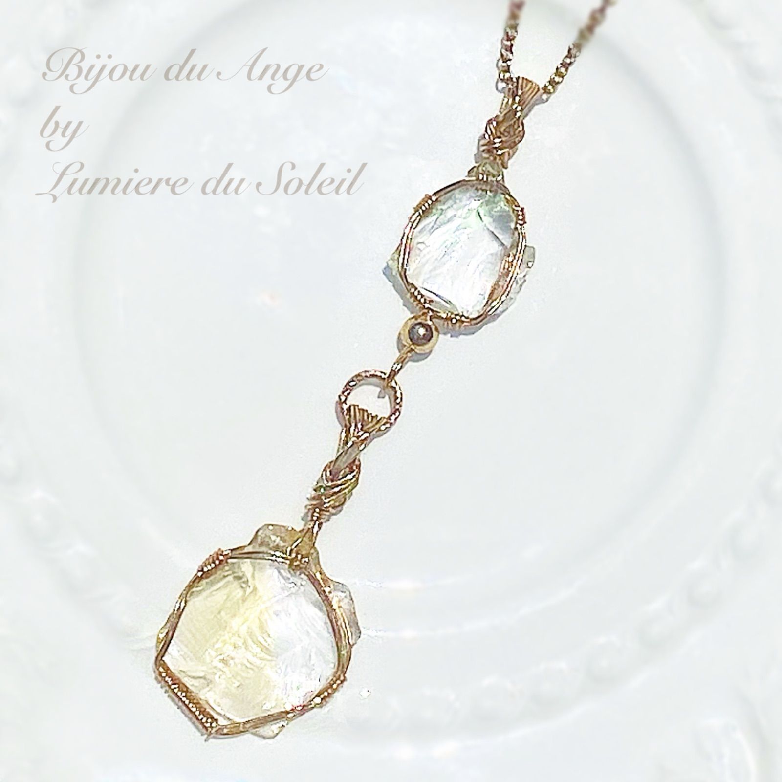 大胆かつピュアなエネルギーアンダラクリスタルのペンダントトップ