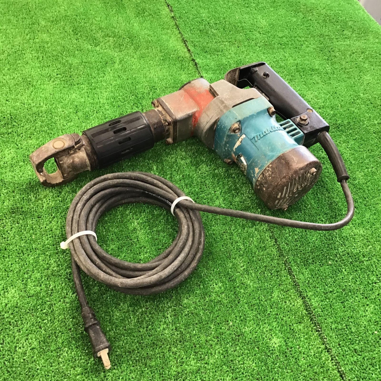 makita マキタ 100v電動ハンマ 六角シャンク HM0810 (D6310syxYM)