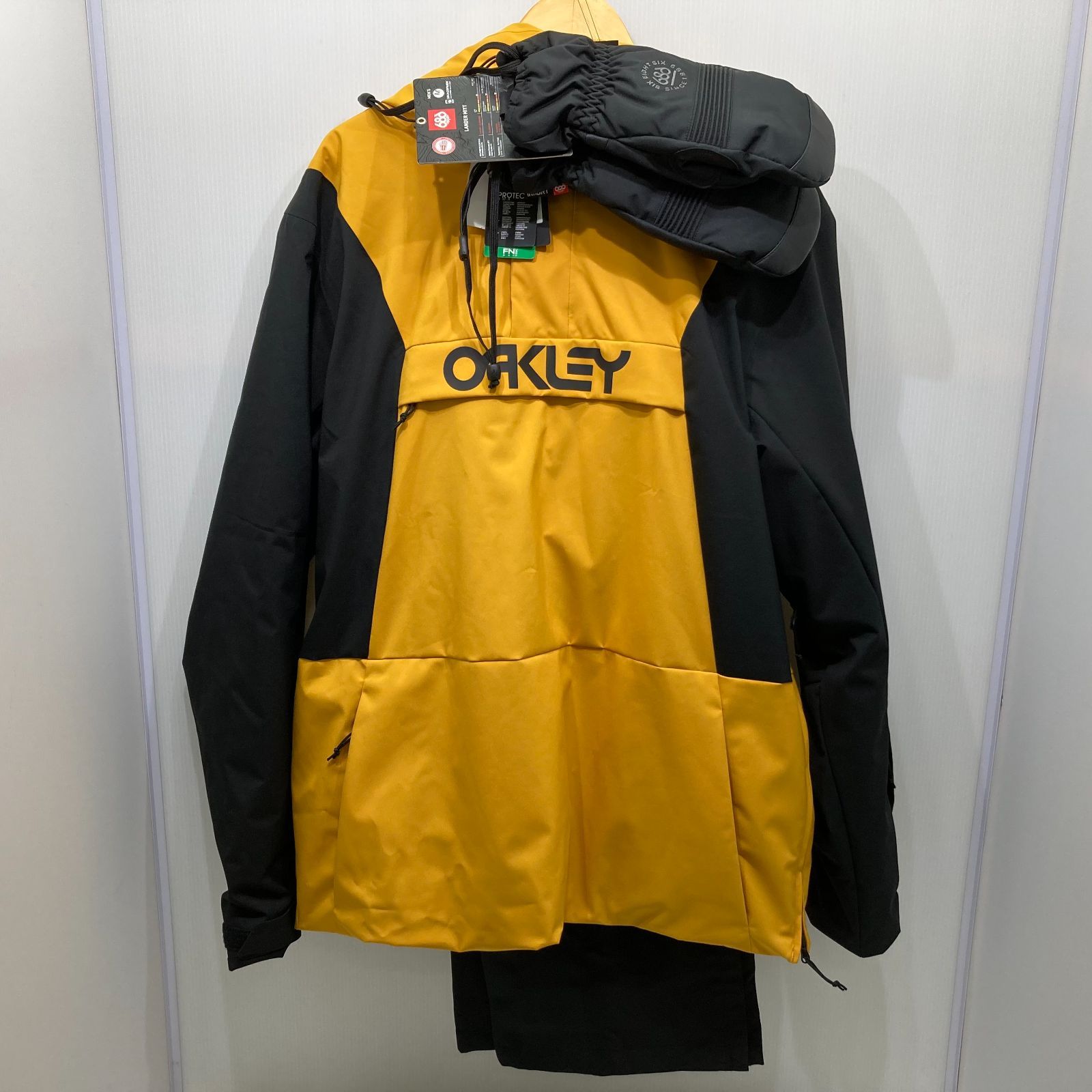 Mサイズ(新品) オークリー OAKLEY テクニカル アンダーシャツ　メンズ ゴルフ インナーウェア ※ラス1 OAKLEY スノーボードウェア 上下+手袋 3点セット Lサイズ 手袋:Mサイズ