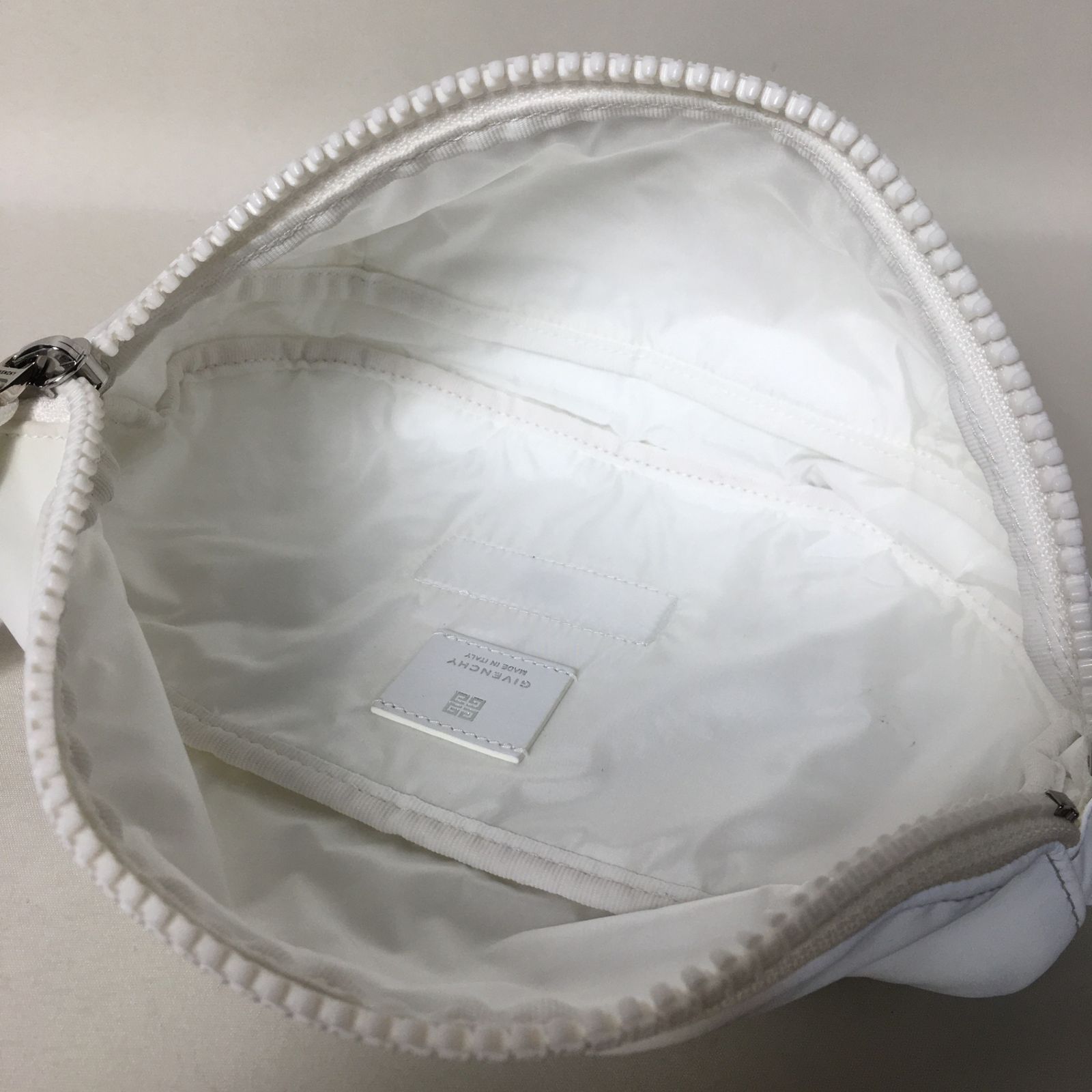 2505-169｜美品｜ジバンシィ ボディバッグ ナイロン ホワイト - メルカリ