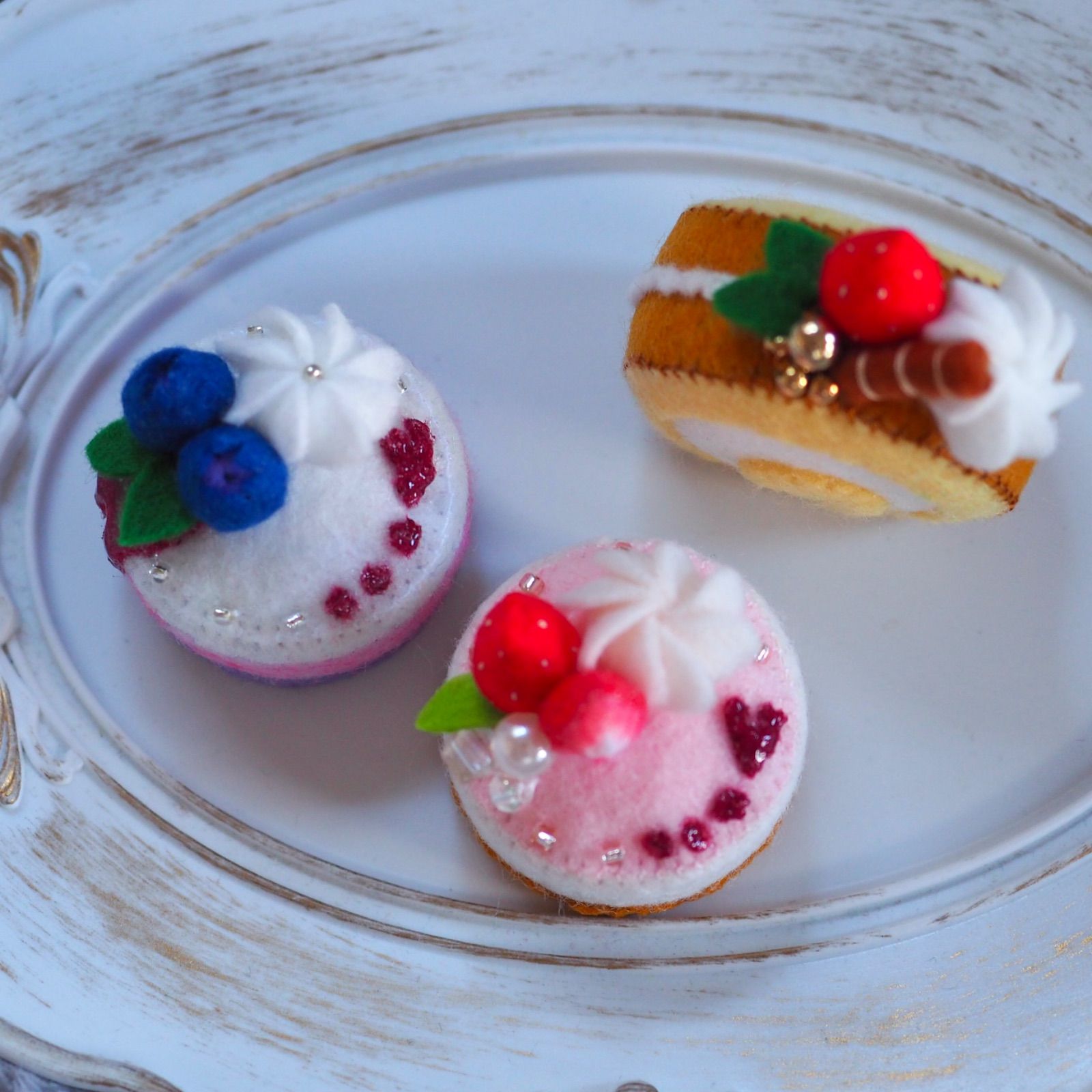 レビューの多い高評価商品特集！ ハートのソース＆生クリームのケーキ3個セット フェルトケーキ その他