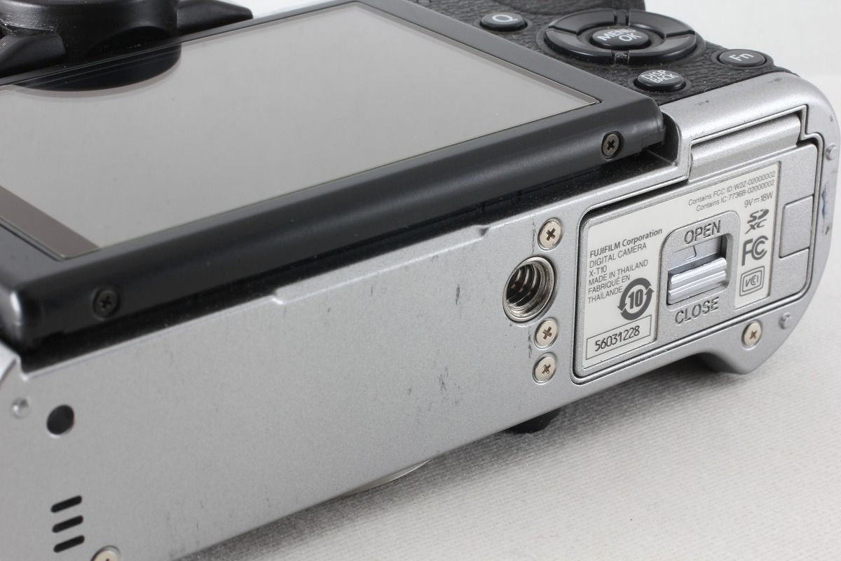 美品♪ FUJIFILM 富士フイルム X-T10 シルバー　ボディ Amazon.co.jp: FUJIFILM ミラーレス一眼 X-T10 ボディ シルバー X-T10