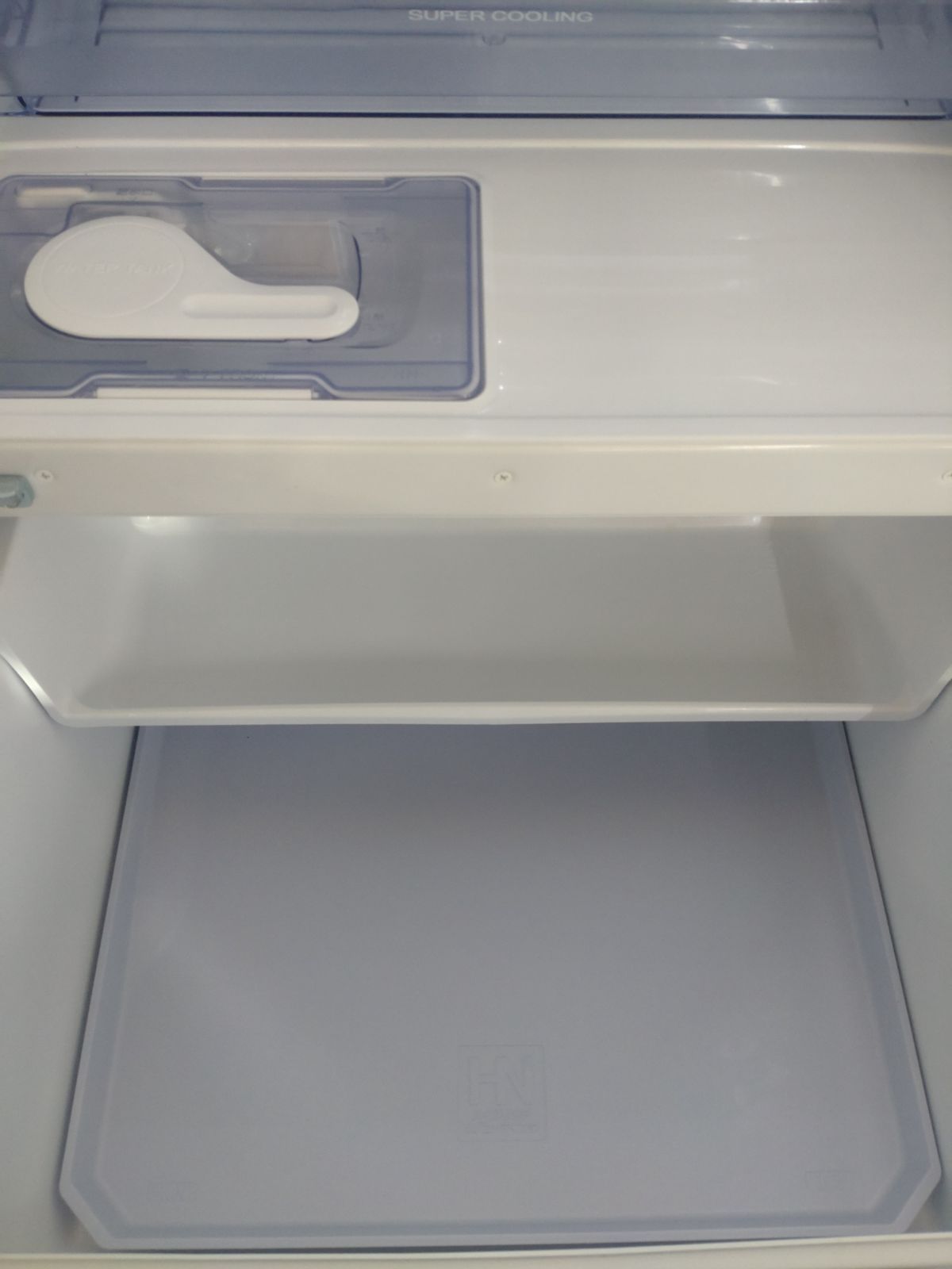 冷蔵庫　ナチュラルホワイト　三菱　ガラスの美しさとこだわりのデザイン