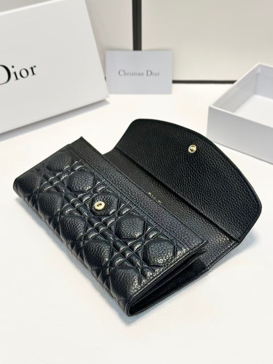 Dior ブラック 三つ折り財布　ディオール　レディース　エナメル 本日特価] ディオール レディース ウォレット ブラック 高品質
