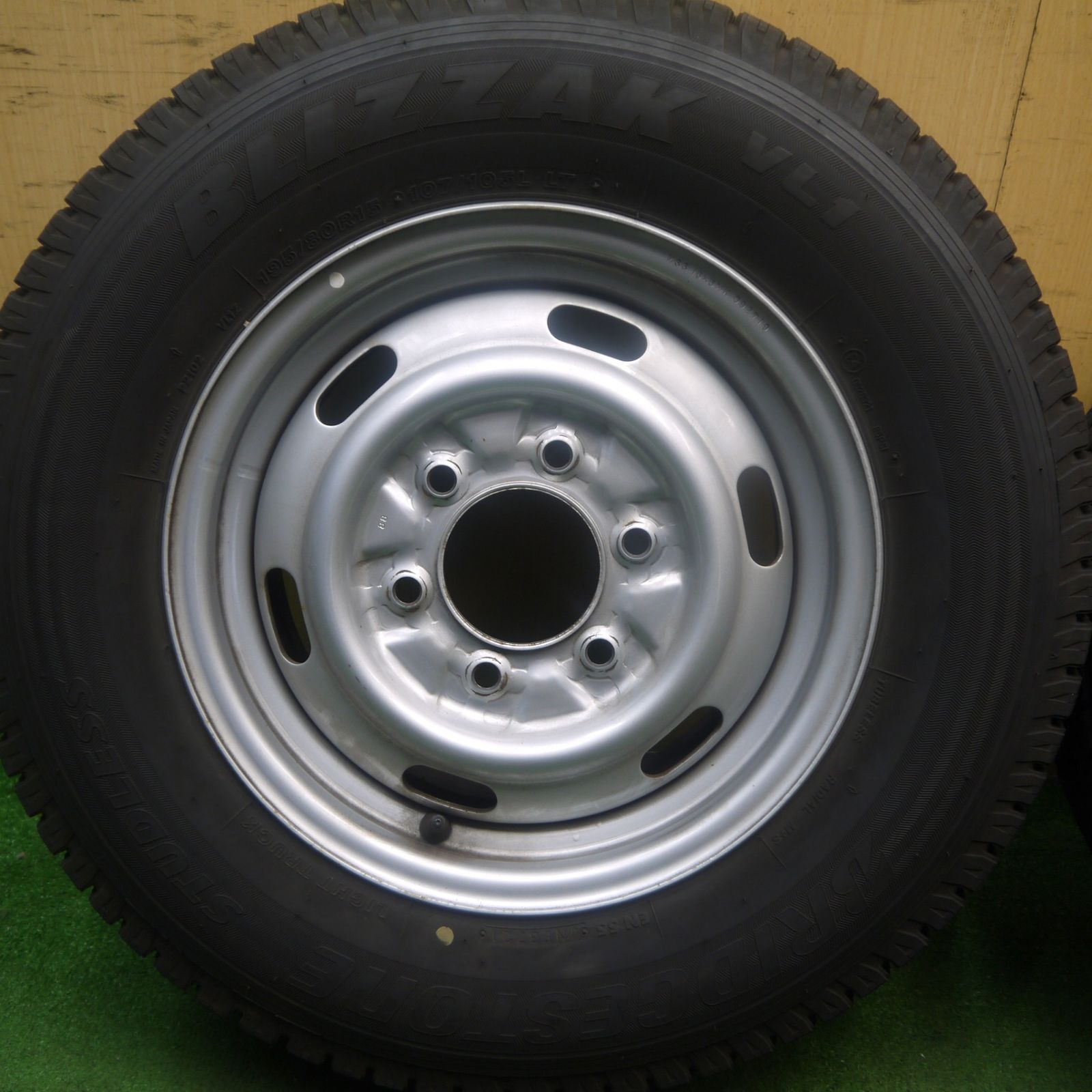 バリ溝 21年 キレイ 9.5分 2本 スタッドレス 195 80R15 107 105L ブリヂストン ブリザック VL1 スチール ホイール 15インチ PCD139.7 6H 5091904Hス WWW_NOITHATQUANGTHANH_NET
