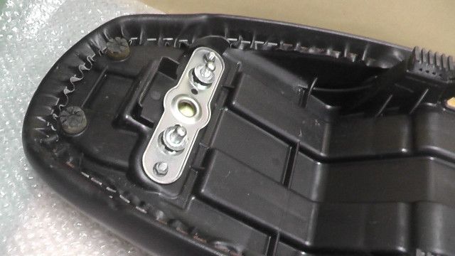 GSR250F LC6GJ55D001108xxx の シート 小穴 1758246444 BRIGHTFACE_UK