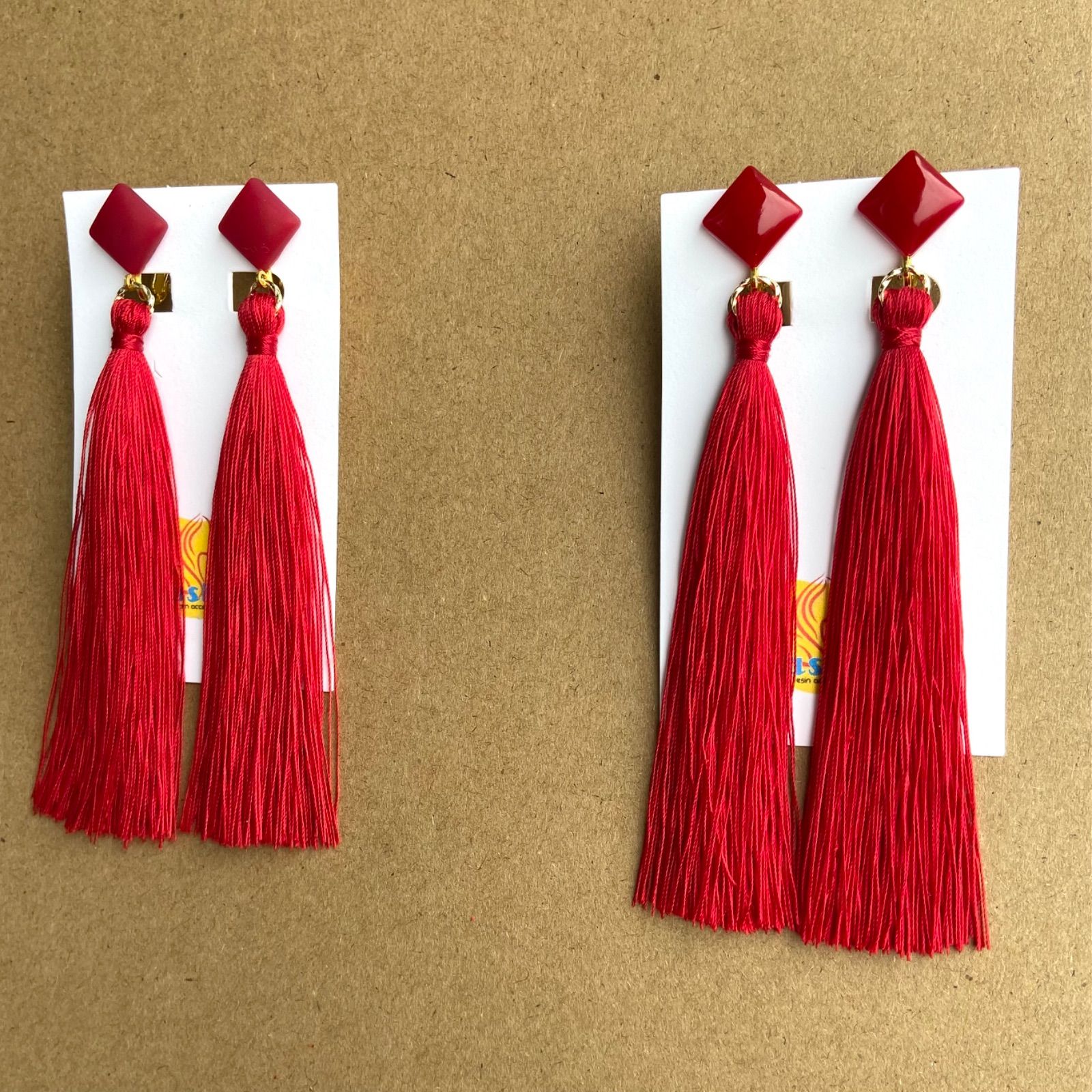 1257】エレガントな赤いタッセルピアス／ボルドー