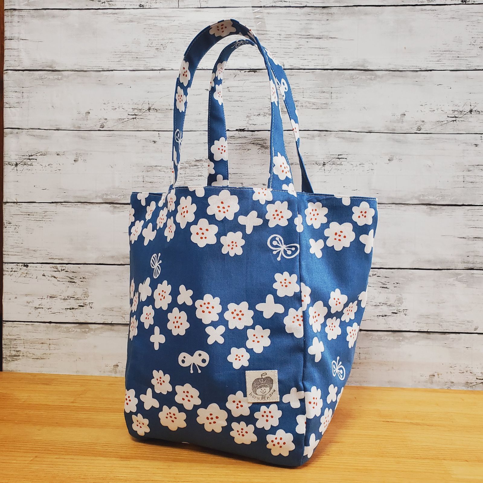 大きめころりんマルシェトートバッグ 花と蝶柄 ハンドメイド 北欧 