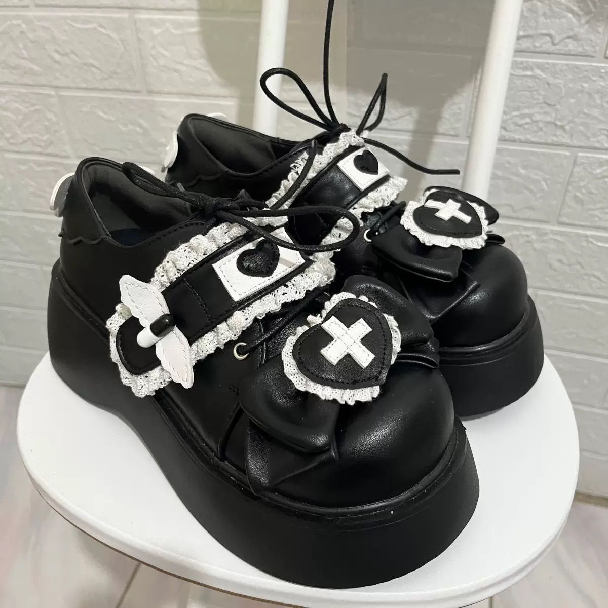 ロリータ 厚底 シューズ 黒 リボン クロスモチーフ 病みかわいい 地雷 