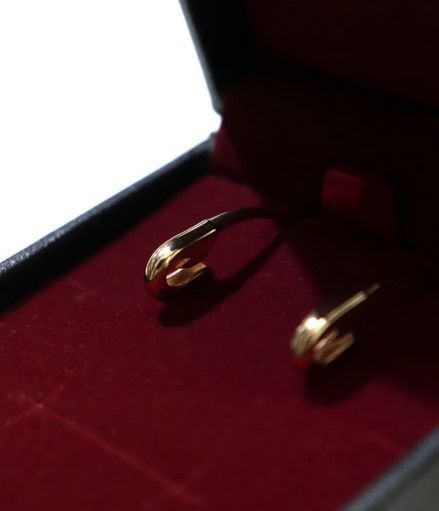 【ここの】シュウオムフェム　安全ピンピアス ここの】シュウオムフェム 安全ピンピアス SYU.HOMME/FEMM