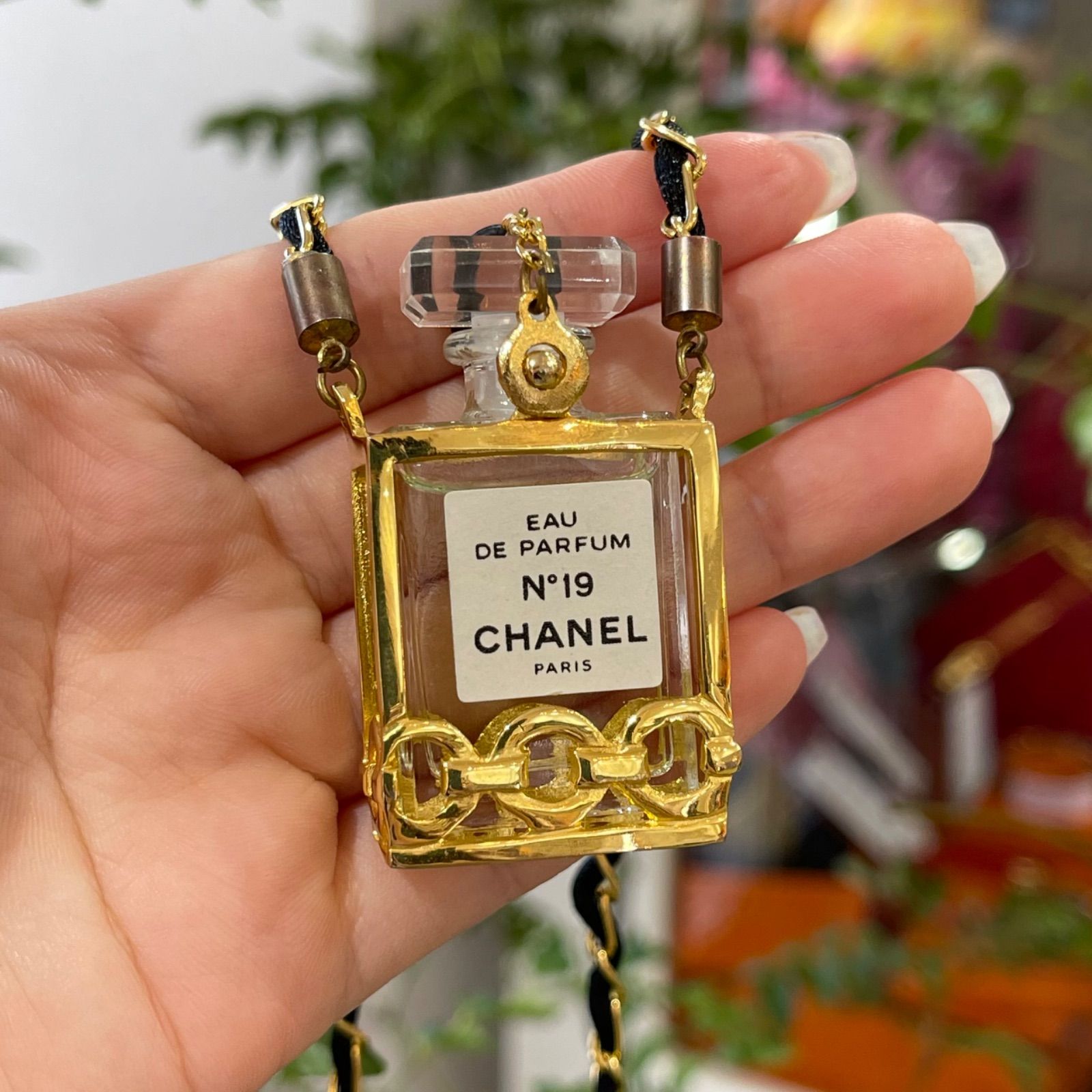 新品未使用　CHANEL シャネル No.19 香水 ネックレス ゴールドOLDLONDON_シャネル