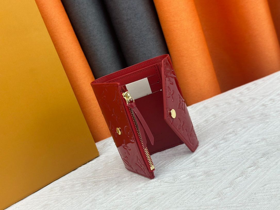 Unplantレザー コンパクトだがコインや紙幣ポケット