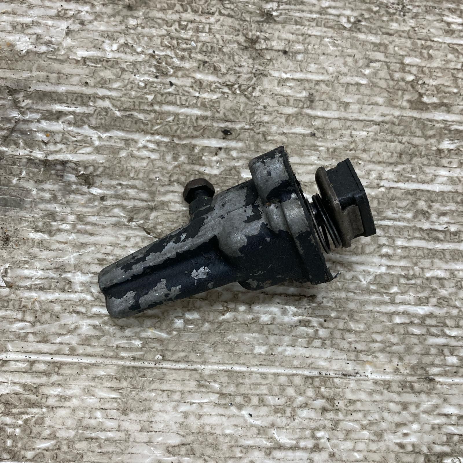 カムチェーンテンショナー