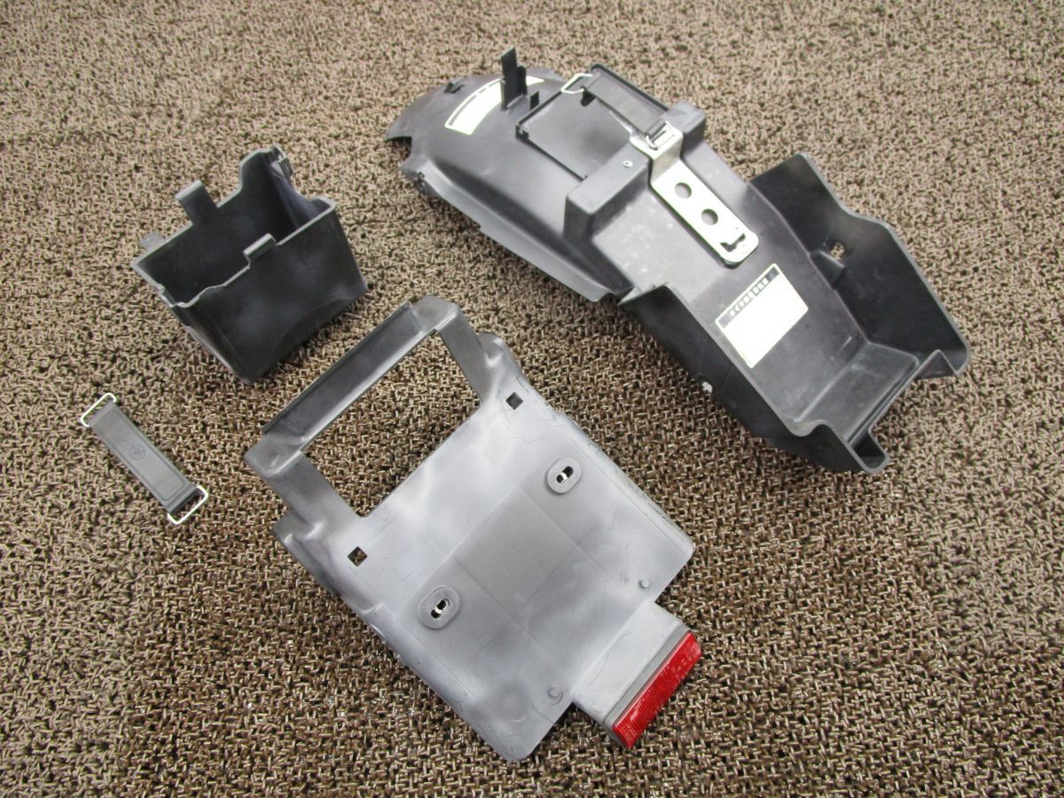 FZR250R リアフェンダー インナー W451！3LN ヤマハ 【 1HX 】 キャブ車
