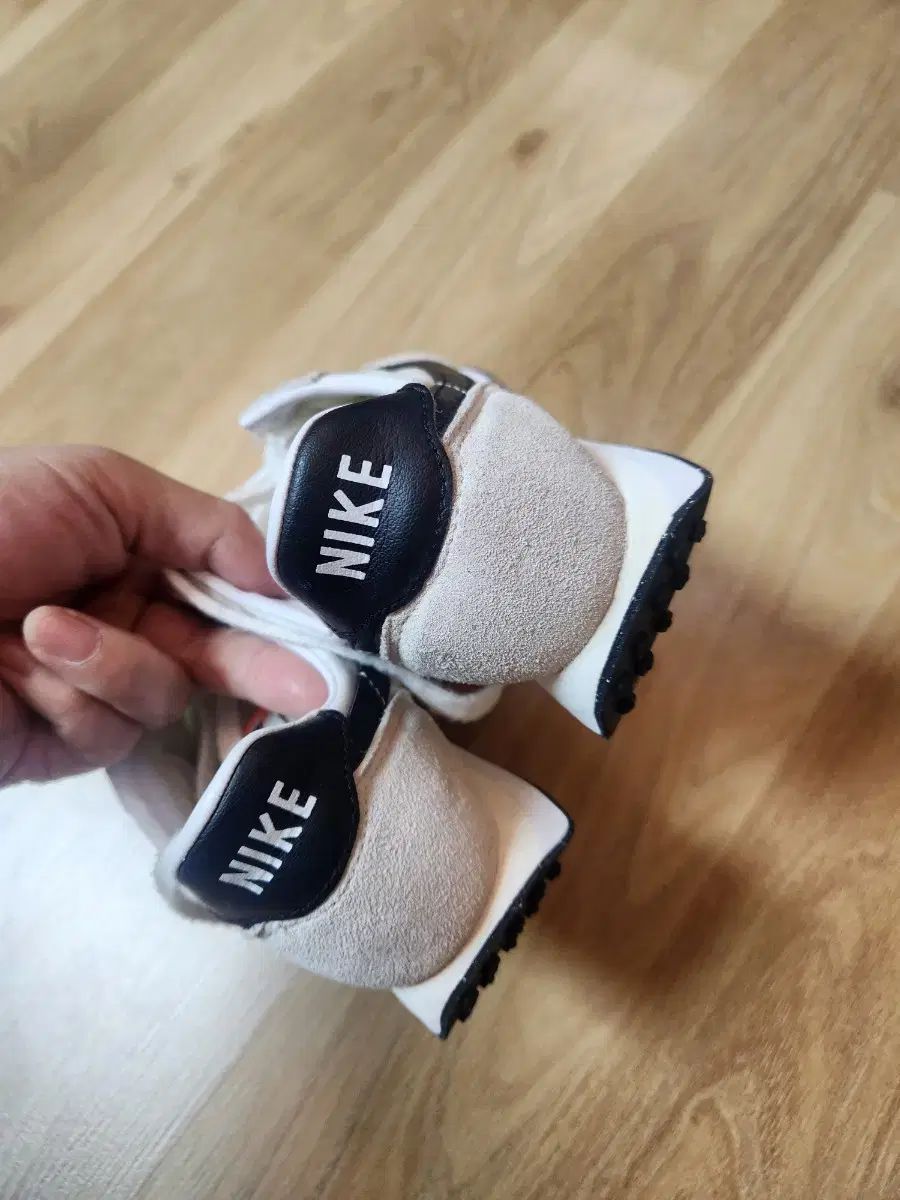 NIKE