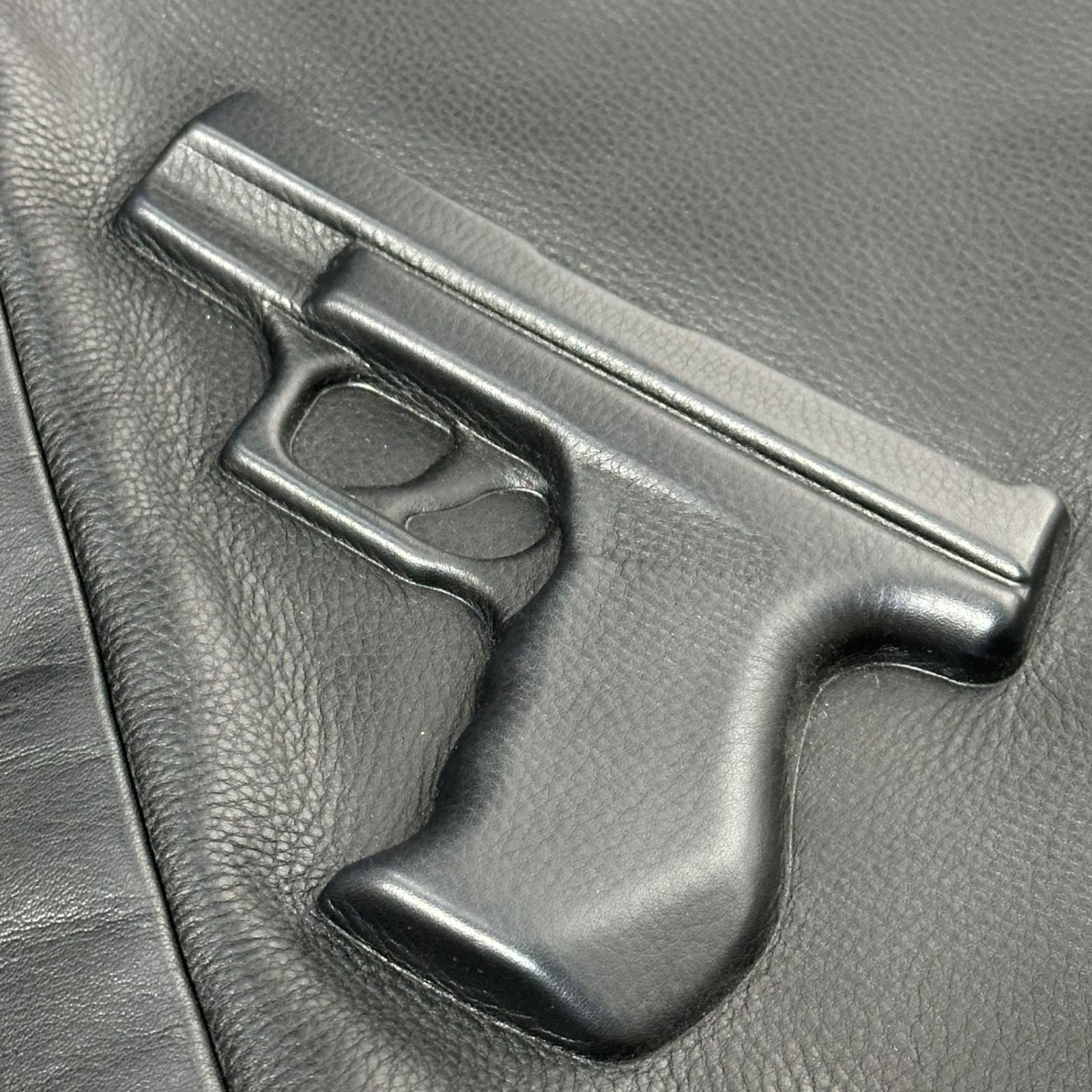 VLIEGER&VANDAM ピストルモチーフ トートバッグ VLIEGER & VANDAM(フリーガーアンドファンダム) Pistol Embossed