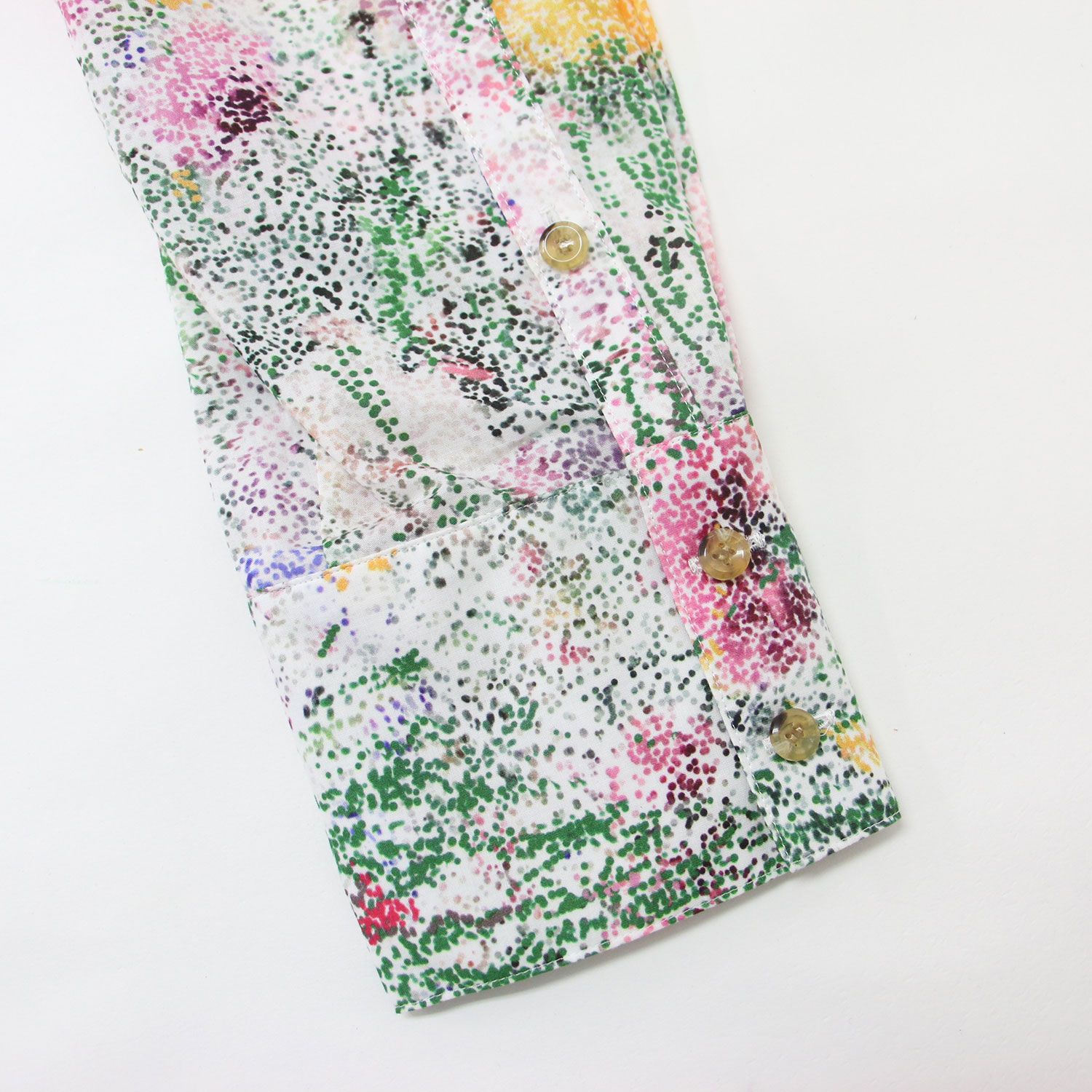美品 AKIRANAKA アキラナカ シャツ ホワイト系 2(M) Pointillism フラワー 花柄 サイドスリット コットン 長袖 トップス 柄シャツ カジュアル カラフル 個性的【レディース】【中古】 美品 AKIRANAKA アキラナカ シャツ ホワイト系 2(M) Pointillism