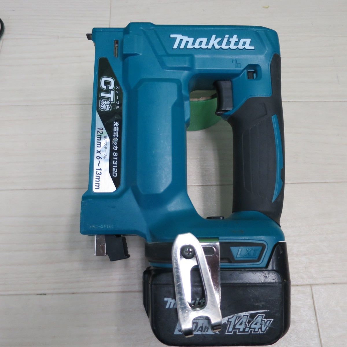 バッテリー3個 キレイ マキタ 充電式 タッカ ST312D 電動 工具 タッカー 18V 充電器 DC18RC makita