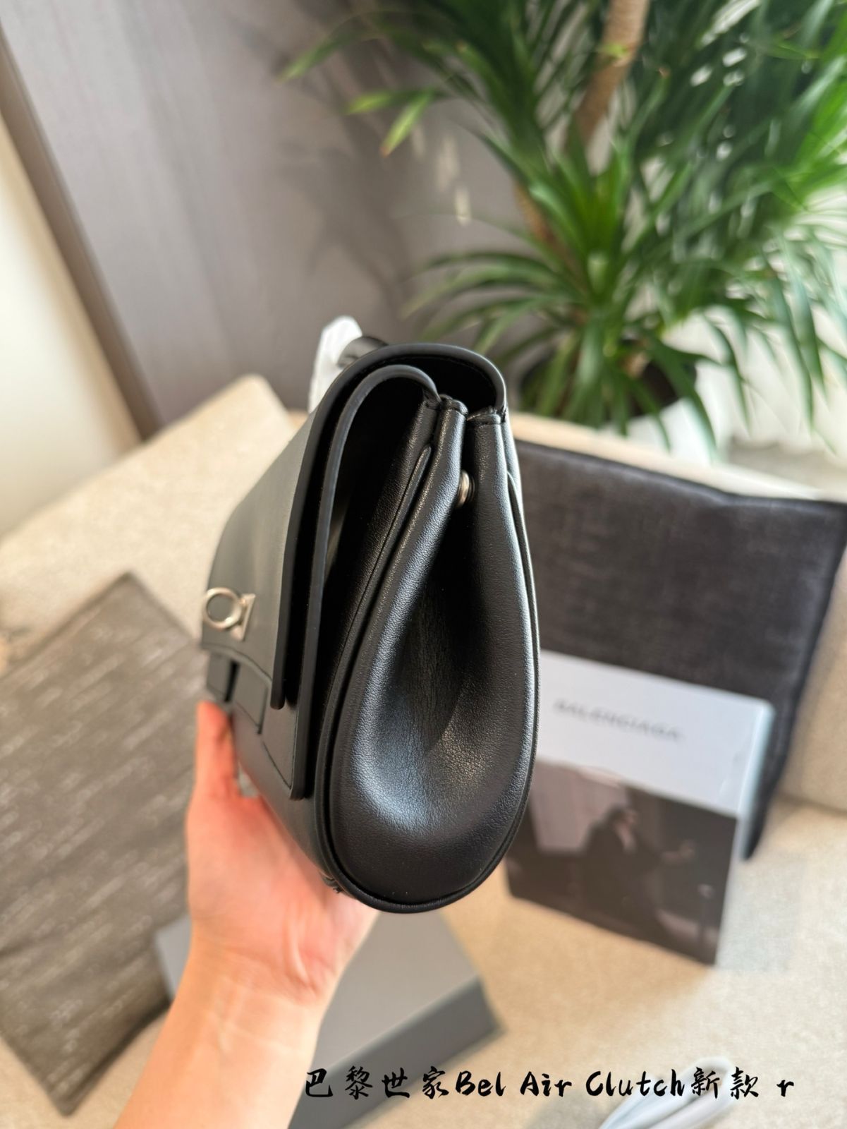 鮮やかさが溢れる BALENCIAGA 春夏 ハンドバッグ アンダーアームバッグ 29cm フルセット 【新品本物】