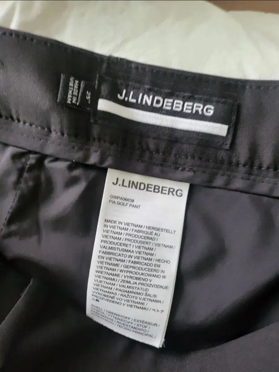 定2.4万 J.LINDEBERG ゴルフパンツ W25 白 ジェイリンドバーグ 定2.4万 J.LINDEBERG ゴルフパンツ W25 白 ジェイリンドバーグ