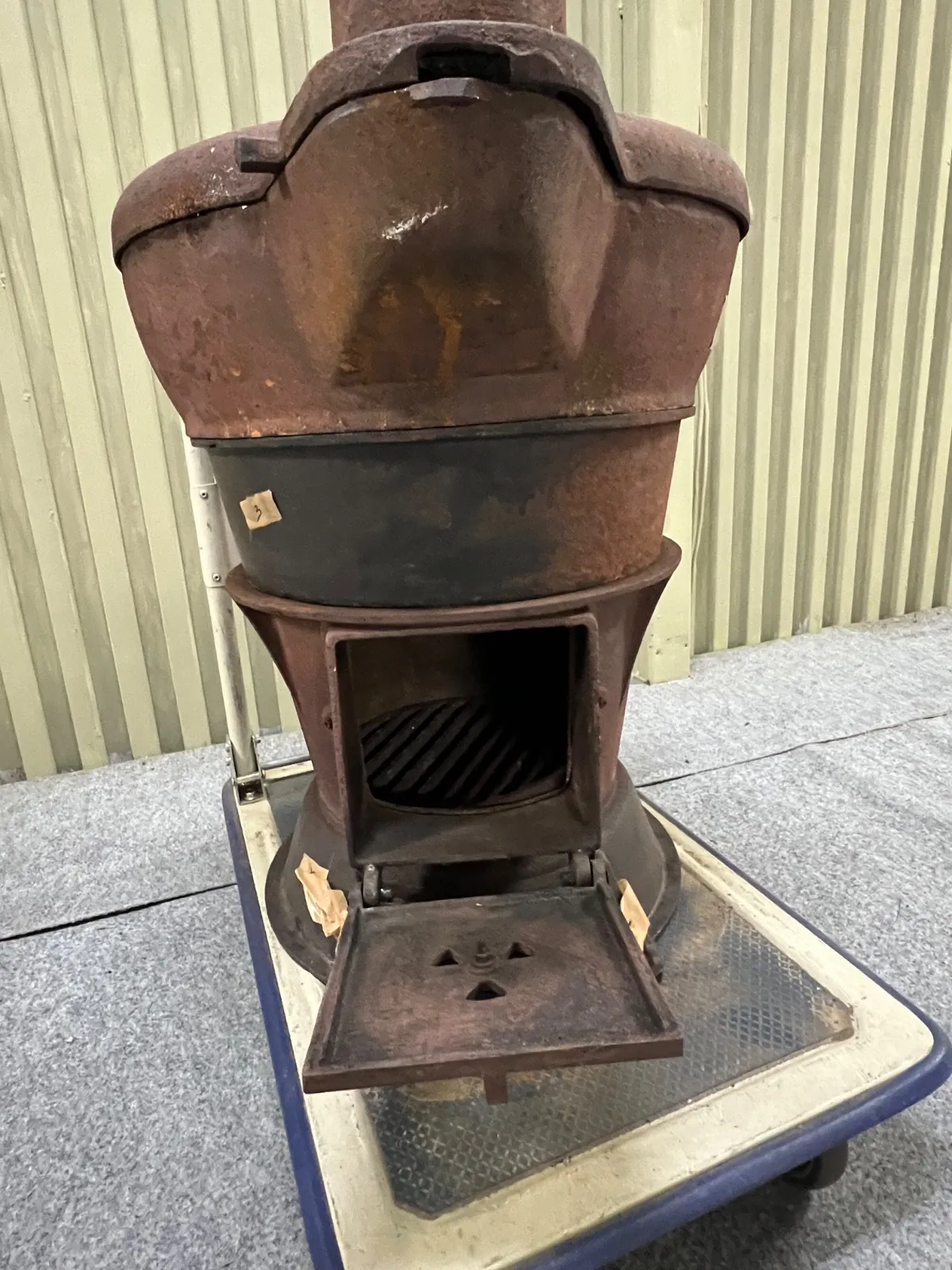 未清掃で激安!】レトロ薪ストーブ 煙突付き 家庭用焼却炉 倉庫整理品