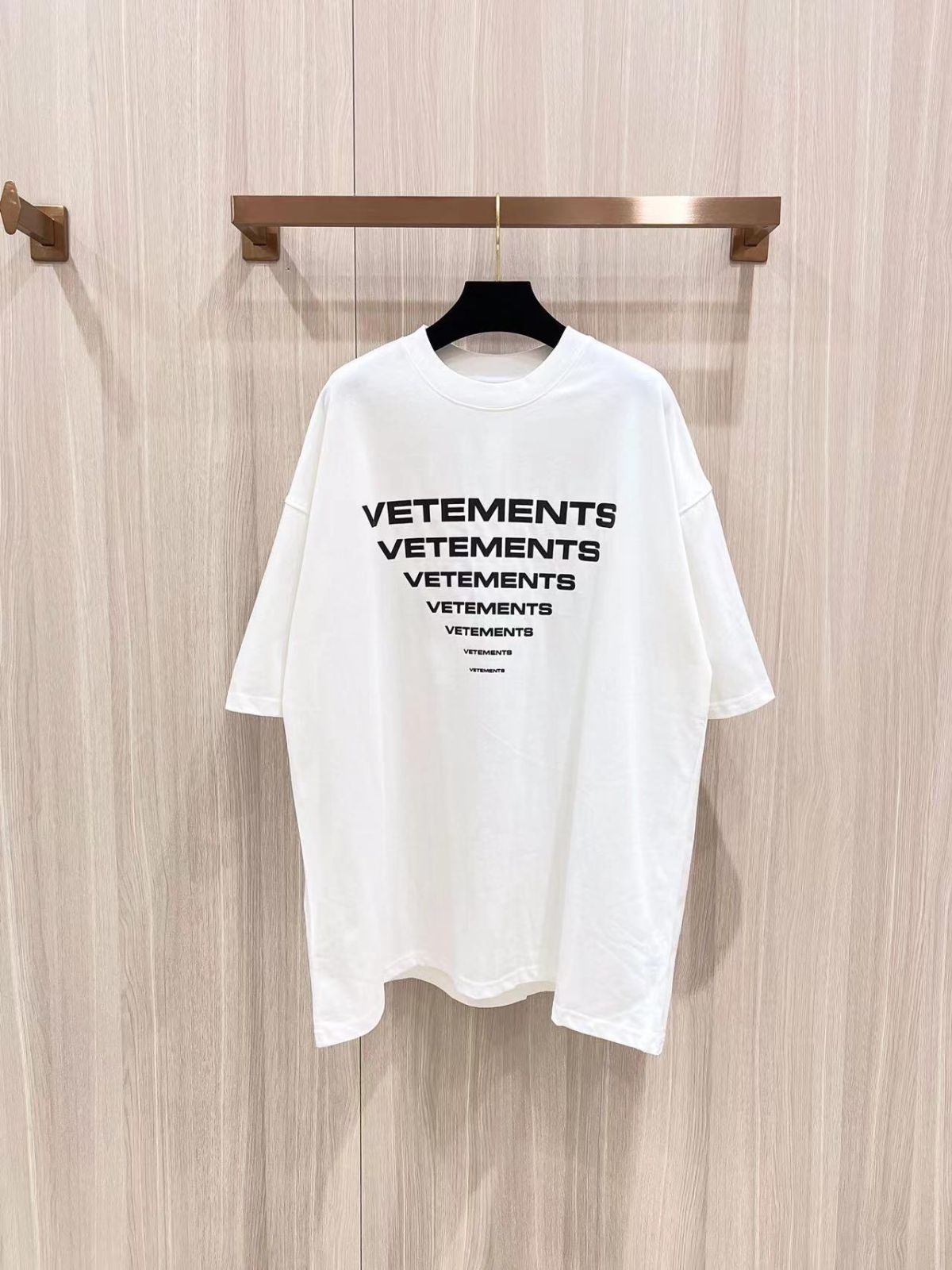 快適☆VETEMENTSヴェトモン ☆ピラミッドロゴ Tシャツユニセックス