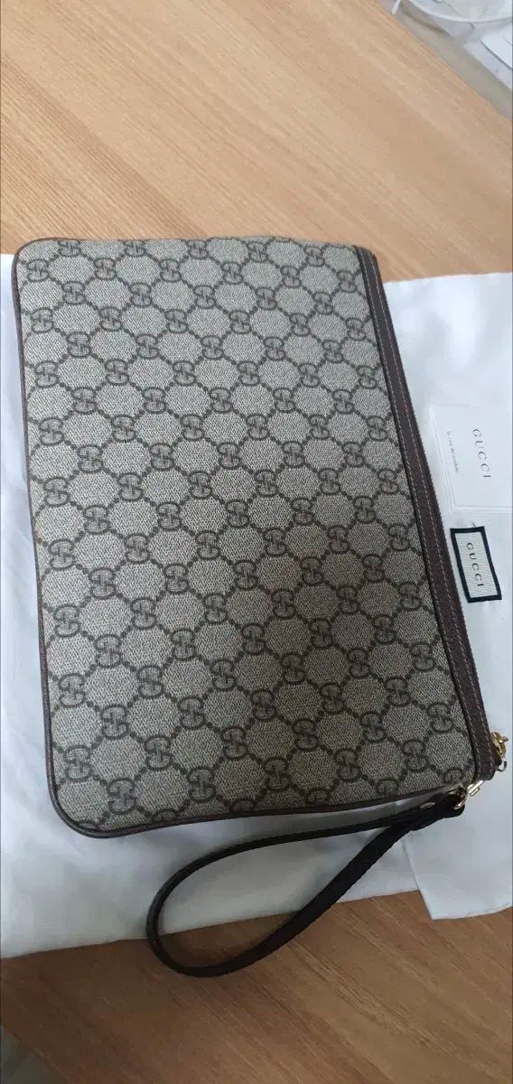 クラッチバッグ