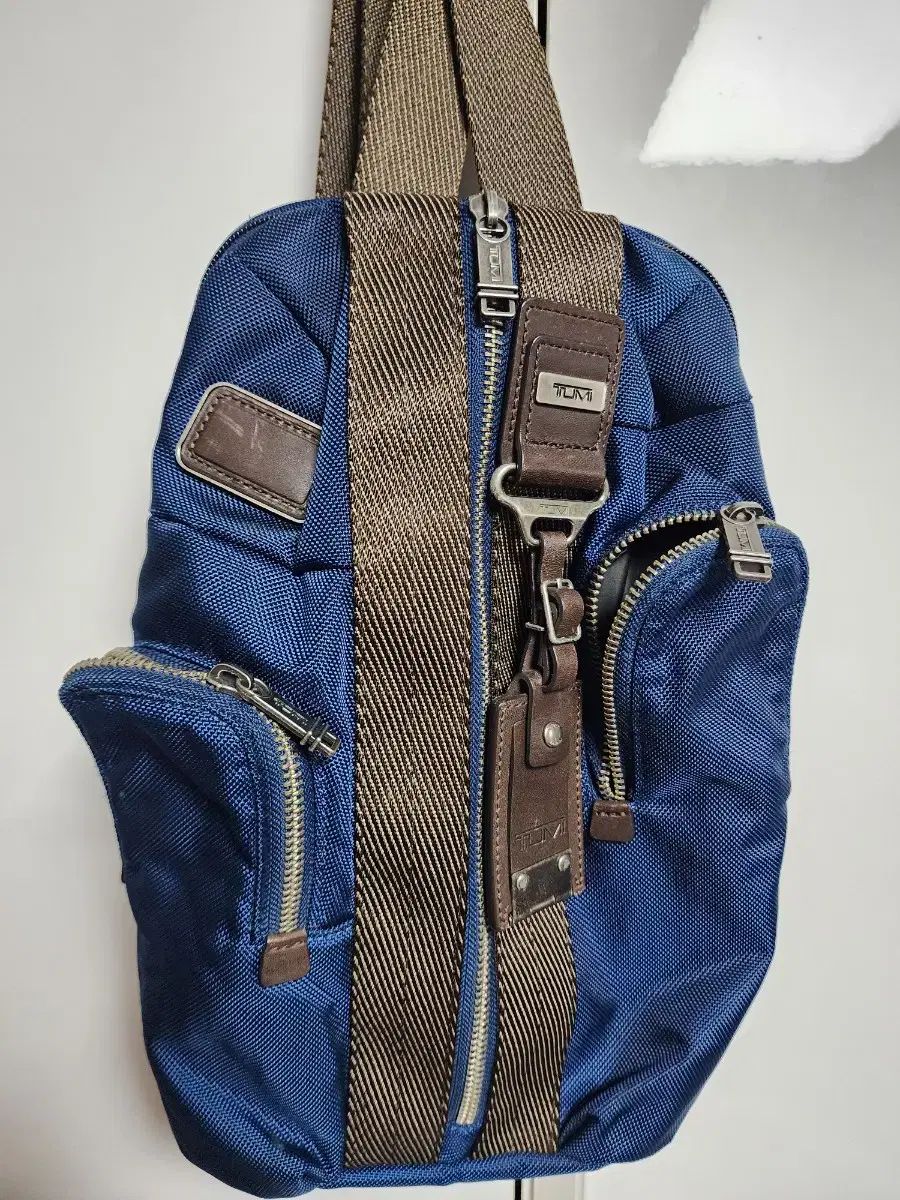 トゥミ tumi  22318 モントレー スリングバッグ Tumi ALPHA BRAVO 22318 HKH Monterey Sling Bag EXC!! | eBay