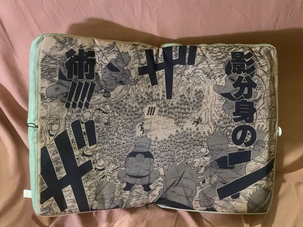 週刊少年ジャンプ50周年一番くじ　ジャンプ型クッション　ワンピース　ナルト　銀魂 Amazon.co.jp: 銀魂 ジャンプ型クッション 一番くじ 週刊少年