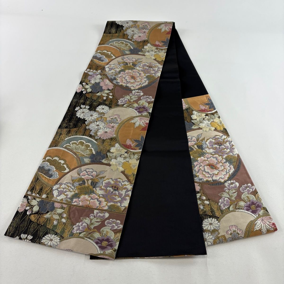 まる。 名古屋帯 美品 秀品 花丸文 草花 金彩 金糸 ベージュ 正絹