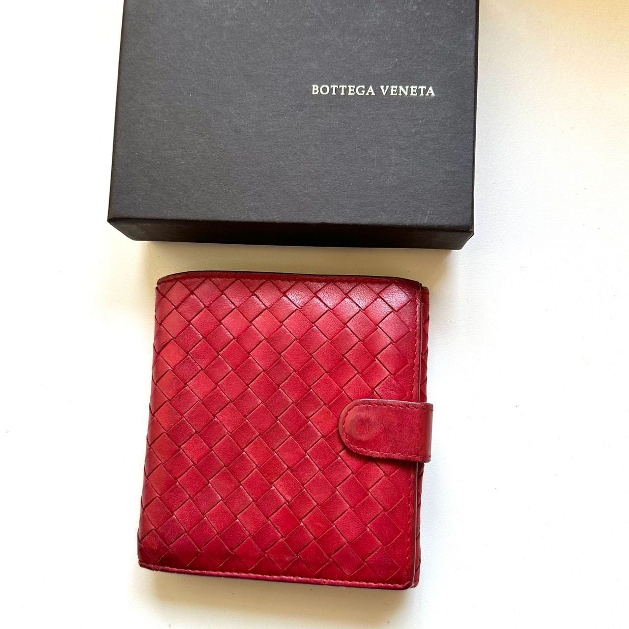 【極美品】ボッテガヴェネタ レザー 二つ折り財布 イントレチャート 赤 レッド BOTTEGA VENETA （未使用 展示品）ボッテガヴェネタ イントレ