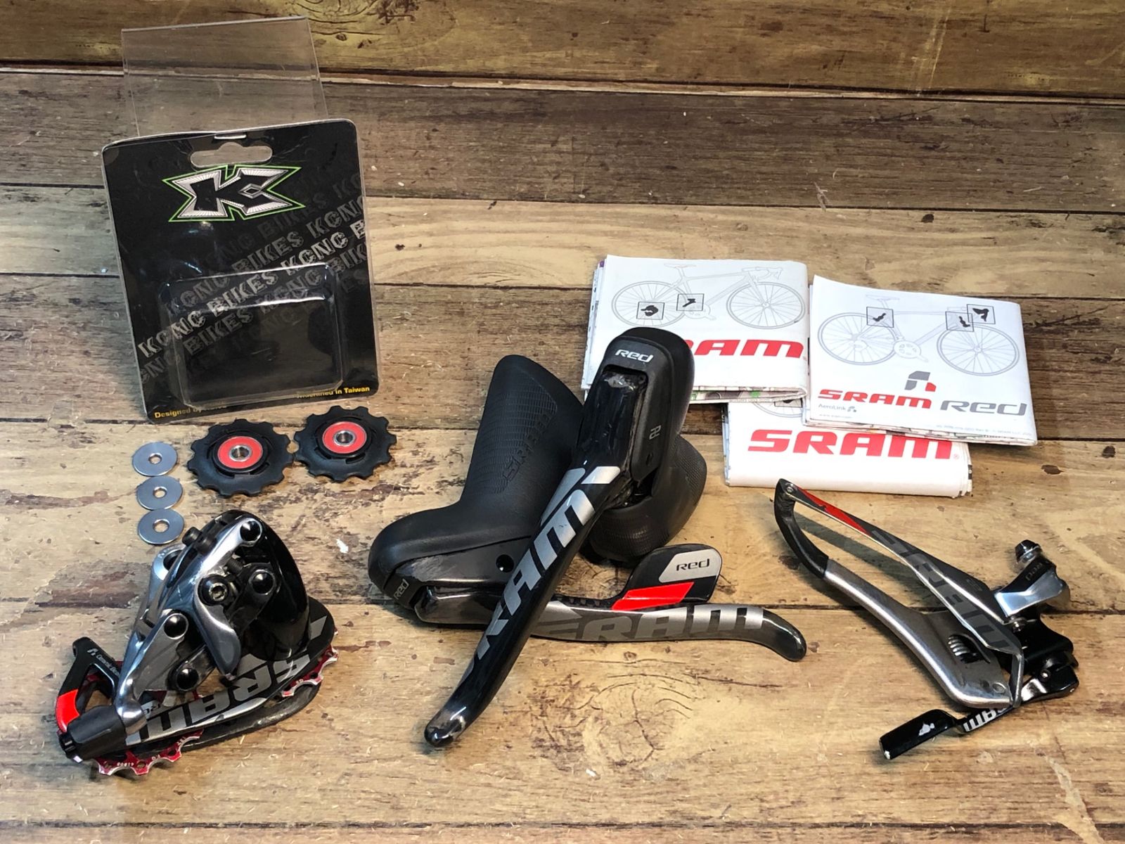 HV696 スラム SRAM Red 22 コンポセット(ダブルタップ、FD 直付け、RD) ※フード破れ小、小傷あり