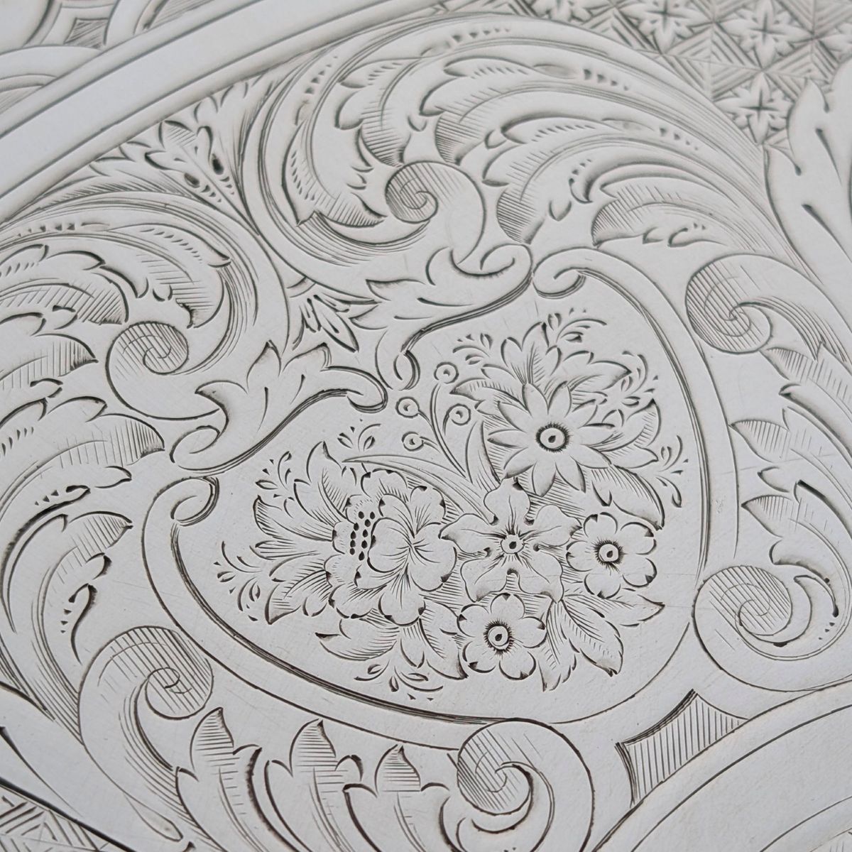 1890年 英国アンティーク 純銀製 脚付きサルヴァ カードトレイ直径26cm 517g Elkington