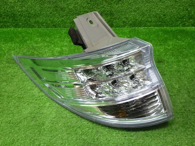 トヨタ AHR20W エスティマH/V 左テールレンズ 28-207 中期 LED球切れ無 241011044